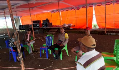 Bhabinkamtibmas-BRIPKA-MATHEUS-MAJU-Himbau-Warga-Kampung-Mena-tentang-Kejahatan-Perdagangan-Orang-dan-Konservasi-Lingkungan