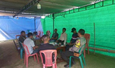 Sosialisasikan-Bahaya-TPPO-Bhabinkamtibmas-Kecamatan-Langke-Rembong-Lakukan-Sambang-dan-Patroli-Dialogis.