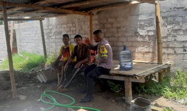 Sosialisasi-Pencegahan-TPPO,-Karhutla-dan-HPR,-Bhabinkamtibmas-Kecamatan-Ruteng-Sambangi-warga-di-Desa-Pong-Murung.