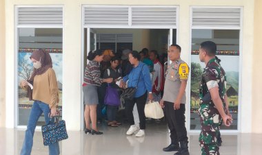 Pengamanan-Pesawat-Penumpang-di-Bandar-Udara-Frans-Sales-Lega-Ruteng-oleh-Pospol-KP3-Udara.