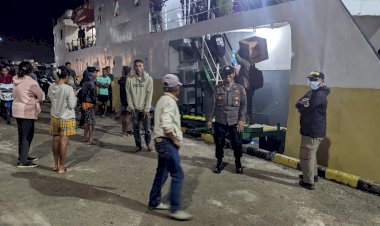 Pengamanan-Kapal-Penumpang-KM.MALOLI-di-Pelabuhan-Laut-Reo-oleh-KP3-Laut-Reo