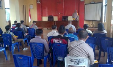 Bimbingan-Rohani-Memperkuat-Mental-Anggota-Polri/PNS-Polri-Polres-Manggarai