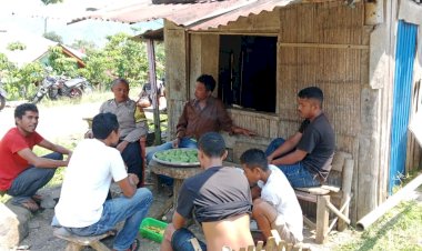 Bripka-Selestinus-Soro-Himbau-Masyarakat-Wae-Ri'i-Waspada-Terhadap-Tindak-Pidana-dan-Karhutla