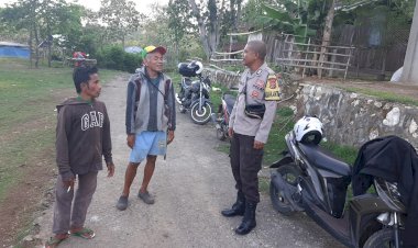 Sosialisasi-Pencegahan-TPPO,-Bripka-Semris-Bell-Gencar-Lakukan-Patroli-Dialogis-di-Desa-Kajong
