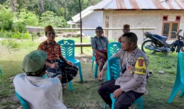 Bhabinkamtibmas-Rahong-Utara,-Aipda-Kornelius-Jemarus-Sosialisasi-Pencegahan-Berbagai-Ancaman-di-Kampung-Nanu,-Desa-Buar