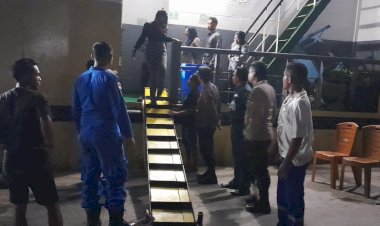 Pos-Pelayanan-Operasi-Lilin-Turangga-2023-di-Pelabuhan-Laut-Reo-Gelar-Pengamanan-Kapal-Penumpang-KM-MELIKU-NUSA.