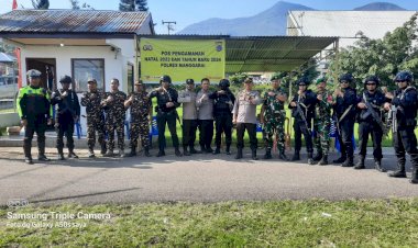 Personil-Gabungan-Lakukan-Pengamanan-Ibadah-Misa-Natal-di-Gereja-Gereja-Kabupaten-Manggarai
