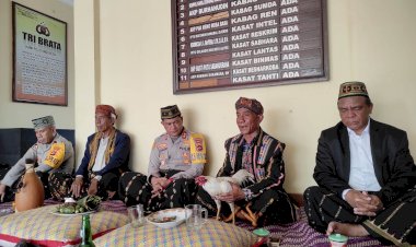 Polres-Manggarai-Gelar-Acara-Adat-Teing-Hang-sebagai-Ungkapan-Syukur-dan-Permohonan-Pertolongan-di-Awal-Tahun-Baru