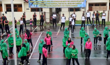 Perkuat-Sinergitas-TNI-Polri,-Polres-Manggarai-Laksanakan-Kegiatan-Olahraga-Bersama-Kompi-2-Yon-B-Pelopor-Brimobda-NTT-dan-Kodim-1612-Manggarai