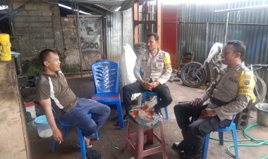 Bhabinkamtibmas-Kecamatan-Langke-Rembong,--Ajak-Masyarakat-Bijak-dalam-Berpolitik-dan-Waspadai-Cuaca-Ekstrem