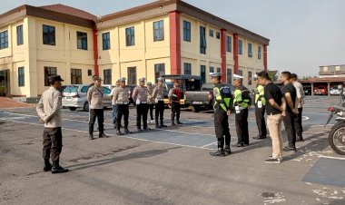 Serah-Terima-Tugas-Piket-SPKT-dan-Piket-Fungsi-Polres-Manggarai-Memastikan-Kekompakan-dan-Pelayanan-Masyarakat