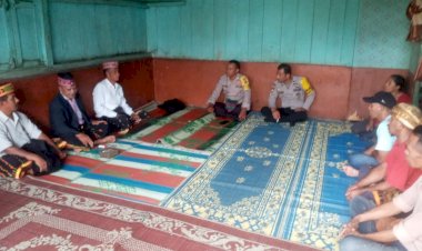 Bhabinkamtibmas-Langke-Rembong-Ajak-Masyarakat-Jaga-Kamtibmas-Selama-Pemilu-2024