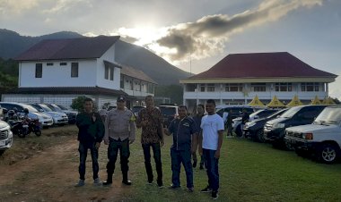 Bhabinkamtibmas-BRIPKA.-Anselmus-K.-Nongko-lakukan-Pengamanan-Giat-Ibadah-Misa-Natal-dan-Tahun-Baru-di-Aula-Keuskupan-Leda.