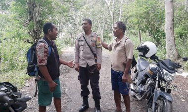 Petugas-Bhabinkamtibmas-Bripka-Semris-Bell-Gencar-Lakukan-Pencegahan-TPPO-dan-Himbauan-Pemilu-Damai-di-Kecamatan-Reok-Barat