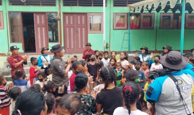 Tim-Trauma-Healing-Polri-Bantu-Pemulihan-Psikologis-267-Anak-Korban-Erupsi-Gunung-Lewotobi-di-Boru,-Flotim.-