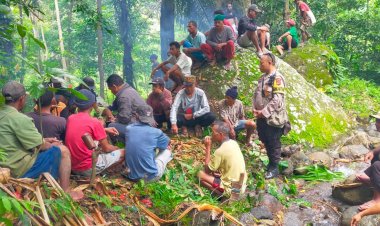 Bripka-Albertus-Rahmat-hadiri-Pembangunan-Fasilitas-Air-Bersih-di-Dusun-Jalan-Raya,-Desa-Riung,-Kecamatan-Cibal,-Kabupaten-Manggarai
