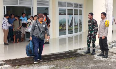 Pospol-KP3-Udara-Frans-Sales-Lega-Ruteng-Lakukan-Pengamanan-Pesawat-Wings-Air-ATR-72-500