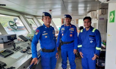 Satuan-Polair-Polres-Manggarai-:-Pengamanan-Pelabuhan-terkait-Kedatangan-Kapal-Rumah-Sakit-Apung