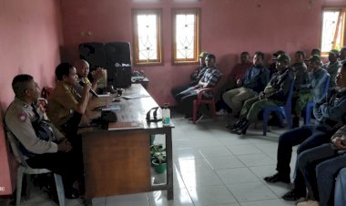 Bhabinkamtibmas-Kecamatan-Wae-Ri'i-dan-Kapospol-Wae-Ri'i-Berikan-Pembekalan-Linmas-Menyongsong-Pemilu-2024