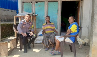 Bripka-Yoni-Tandungan,-Bhabinkamtibmas-Ruteng,-Jaga-Kondusifitas-Kamtibmas-di-Desa-Kakor