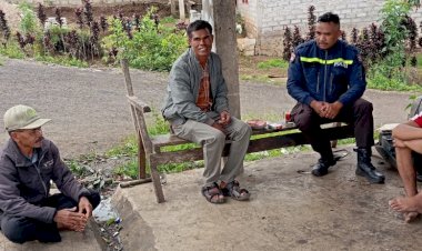 Bripka-Theodorus-Angkat-Himbau-Warga-Satarmese-Waspada-Cuaca-Ekstrem-dan-Jaga-Situasi-Kamtibmas-Jelang-Pemilu.