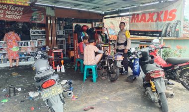 Bhabinkamtibmas-Kecamatan-Langke-Rembong-Melakukan-Giat-Patroli-Dialogis