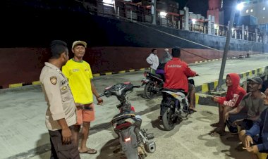 Pengamanan-Aktifitas-Bongkar-Muat-di-Pelabuhan-Laut-Kelas-II-Reo-Berlangsung-Lancar