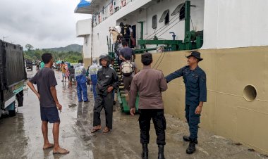 Pengamanan-Kapal-Penumpang-KM.SABUK-NUSANTARA-49-di-Pelabuhan-Laut-Kelas-II-Reo