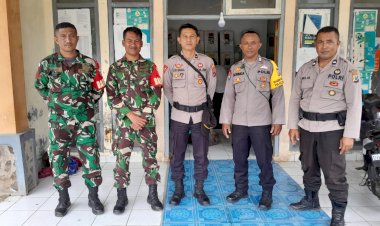 Operasi-Mantap-Brata:-Sinergitas-TNI-Polri-dalam-Pengamanan-Pleno-di-PPK-Kecamatan-Rahong-Utara