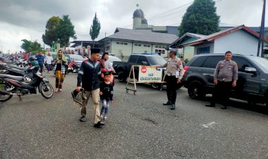 Sat.-Lantas-Polres-Manggarai-lakukan-Pengamanan-dan-Pengaturan-Lalu-Lintas-di-Masjid-Agung-Baiturahman-Ruteng.