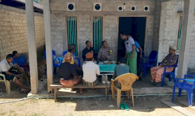 Patroli-Bhabinkamtibmas-AIPDA-Kornelius-Jemarus-Sosialisasikan-Pencegahan-TPPO,-HPR,-dan-Kenakalan-Remaja