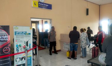 KP3-Udara-Lakukan-Pengamanan-Pesawat-SUSI-AIR-C208B-di-Bandara-Frans-Sales-Lega-Ruteng