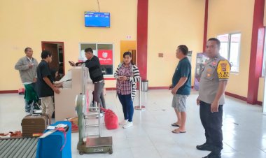 Pengamanan-Aktifitas-Pesawat-Penumpang-oleh-KP3-Udara-di-Bandara-Frans-Sales-Lega-Ruteng