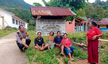 BRIPTU-Charles-Darwin-Yansen-Himbau-Warga-di-Desa-Ndiwar-Cegah-TPPO-dan-Waspada-Bencana.