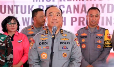 As-SDM-Kapolri-dan-Rombongan-Hibur-Anak-anak-Korban-Banjir-Demak-di-Posko-Trauma-Healing
