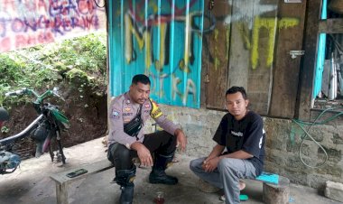 BRIGPOL-Agustinus-Yatarten,-Bhabinkamtibmas-Kec.-Cibal-Barat-sampaikan-himbauan-Kamtibmas-di-Dusun-Beawaek.