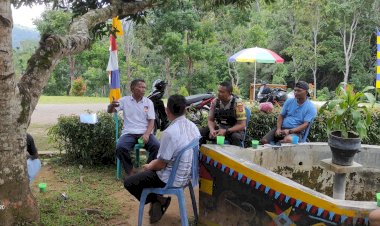 Bhabinkamtibmas-BRIPKA-ADRIANUS-G-SUMAN-Berkoordinasi-dengan-Paroki-St-Monfort-Poco-Menjelang-Pekan-Suci-Paskah.