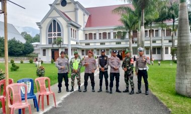 TNI-–-Polri-bersinergi-lakukan-Patroli-Gabungan-dan-Pengamanan-Gereja-dalam-Perayaan-Paskah-di-Kabupaten-Manggarai.