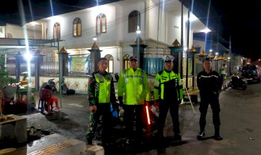 Pengamanan-Sholat-Tarawih-di-Masjid-Agung-Baiturahman-dan-Masjid-Jihadul-Ukhra-di-Ruteng