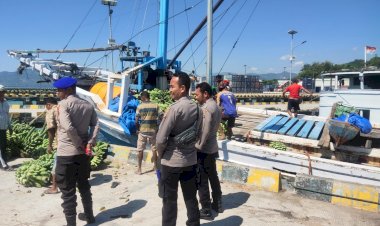 Patroli-Sat-Polairud-Polres-Manggarai-Cegah-Tindak-Pidana-Perdagangan-Orang-(TPPO)-dan-Ajak-Masyarakat-Jaga-Kebersihan-Pesisir