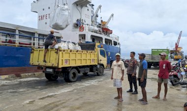 KP3-Laut-Reo-Amankan-Aktivitas-Bongkar-Muat-di-Pelabuhan-Kelas-II