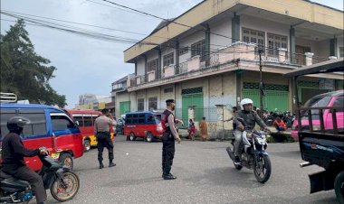 Anggota-Samapta-Polres-Manggarai,-Gelar-Patroli-Dialogis-dan-Pengaturan-Arus-Lalin