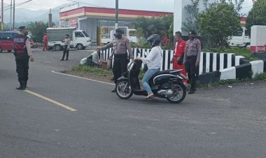 Anggota-Samapta-Polres-Manggarai-Lakukan-Patroli-Dialogis-dan-Pengaturan-Arus-Lalin