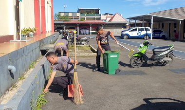 Ciptakan-Lingkungan-Kerja-Bersih-dan-Sehat:-Waka-Polres-Manggarai-pimpin-Apel-Manajemen-Kebersihan-di-Mako-Polres-Manggarai