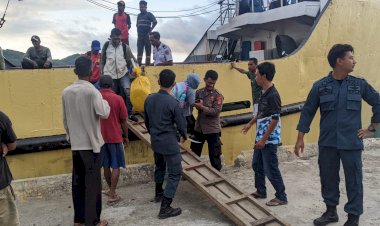 Kegiatan-Pengamanan-Kapal-Penumpang-KM.MALOLI-di-Pelabuhan-Laut-Reo-Berjalan-Lancar