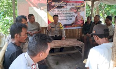 Jumat-Curhat-Polsek-Reo-Membuka-Jalinan-Komunikasi-Erat-dengan-Warga-di-Kampung-Waeselung