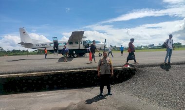 KP3-Udara-:-Giat-Pengamanan-Pesawat-di-Bandara-Frans-Sales-Lega-Ruteng-Berlangsung-Lancar