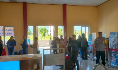 KP3-Udara-:-Pengamanan-Pesawat-Penumpang-WINGS-AIR-ATR-72-–-500-di-Bandara--Frans-Sales-Lega-Ruteng.