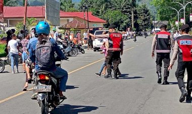 Satuan-Samapta-Polres-Manggarai-Laksanakan-Patroli-Dialogis-untuk-Peningkatan-Kamtibmas-di-Kota-Ruteng