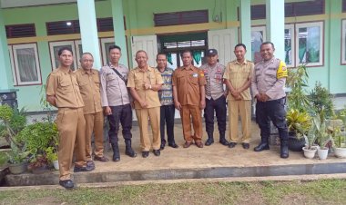 Kapospol-dan-Bhabinkamtibmas-lakukan-Pengamanan-pengumuman-Hasil-Ujian-Akhir-SMAN-2-Kecamatan-Ruteng